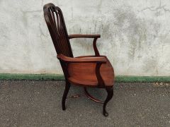 Mahogany windsor armchair Thumbnail 3