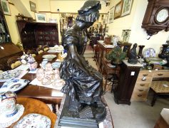 Bronze figure Thumbnail 3