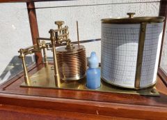 Mahogany barograph Thumbnail 3