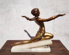 Art deco spelter figure on marble plinth Thumbnail 3