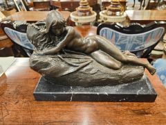 Bronze figure of lady on marble plinth  (modern) Thumbnail 4