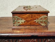 Oak brass box & key Thumbnail 2