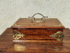 Oak brass box & key Thumbnail 3