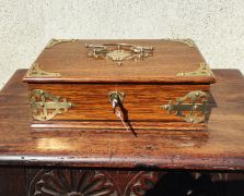Oak brass box & key Thumbnail 6