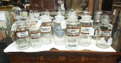 Various old chemist / pharmacy jars & bottles Thumbnail 4